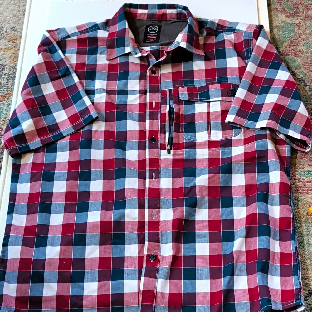 Wrangler ATG Men's L Regular Fit Plaid Short Sleeve Button-Up Shirt Pockets